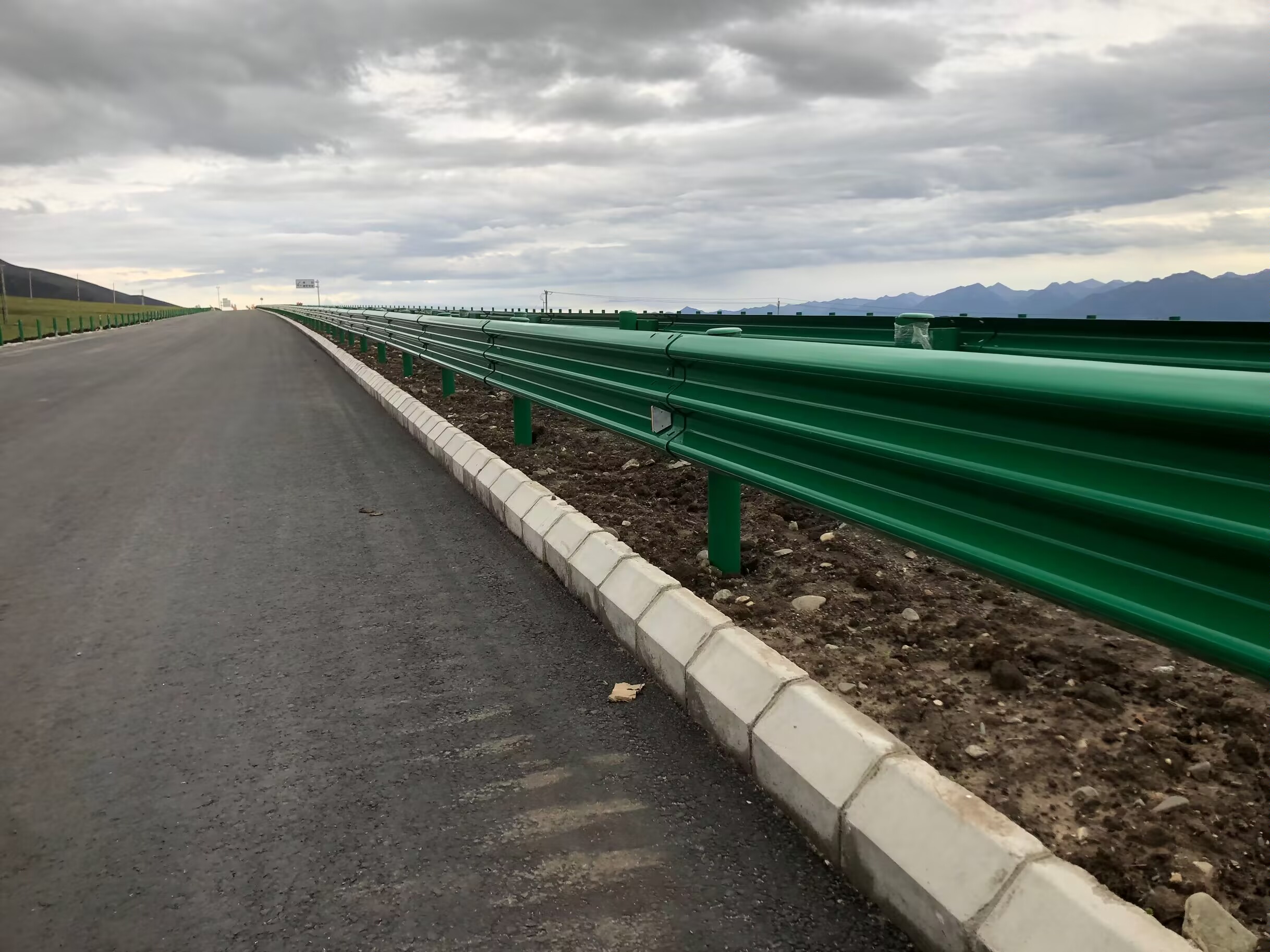 渠县乡村公路波形护栏波形护栏板 - 推荐